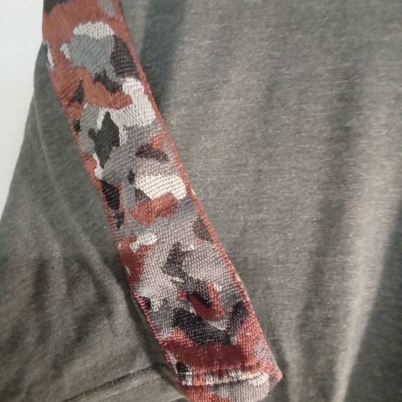 Level Ten Men's Gray Tee with Camouflage Accents - Picture 2 of 3